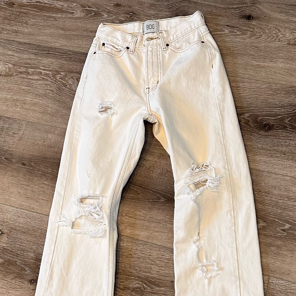 BDG Urban Outfitters cream colored Cowboy jeans. Size 24